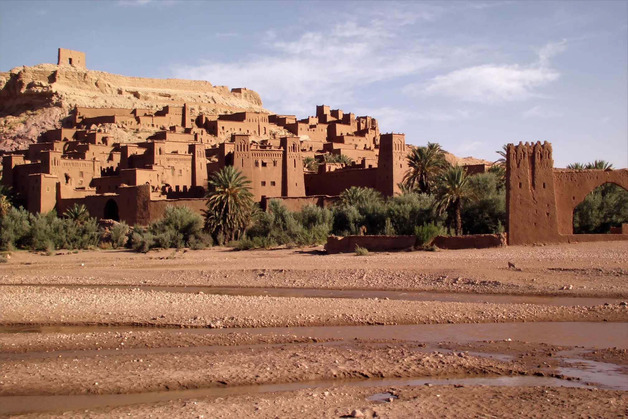 Le ksar en pisé d'Aït Benhaddou au-dessus de la vallée de l'Ounila